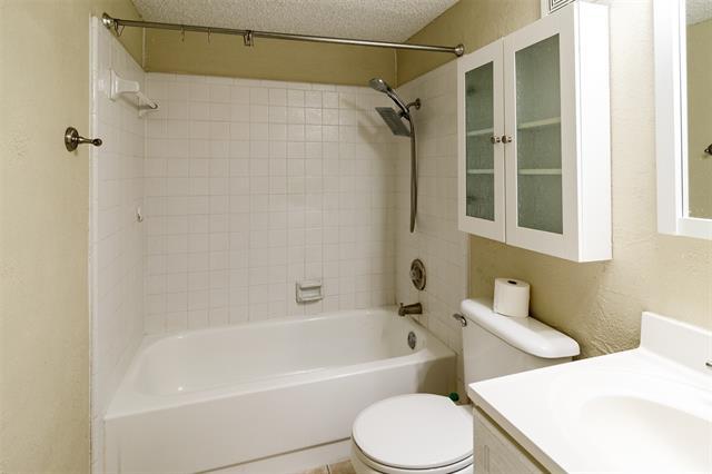 Building Photo - 2614 St George Dr