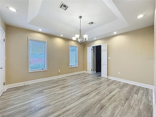 Building Photo - 6846 Lake View Dr