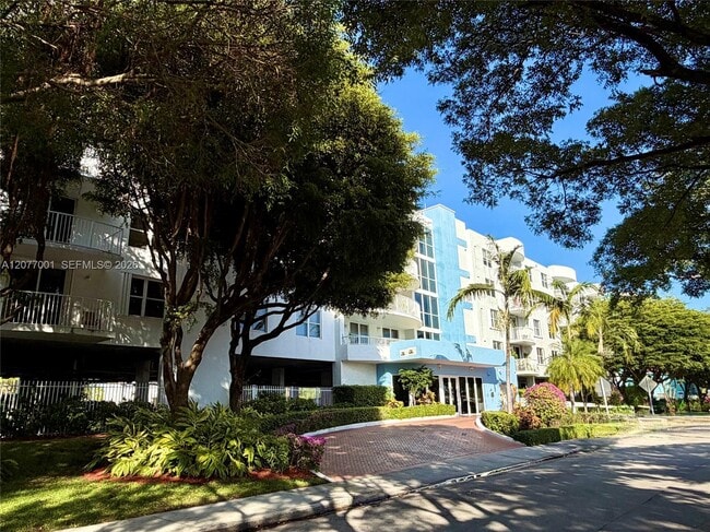 Building Photo - 1555 N Treasure Dr