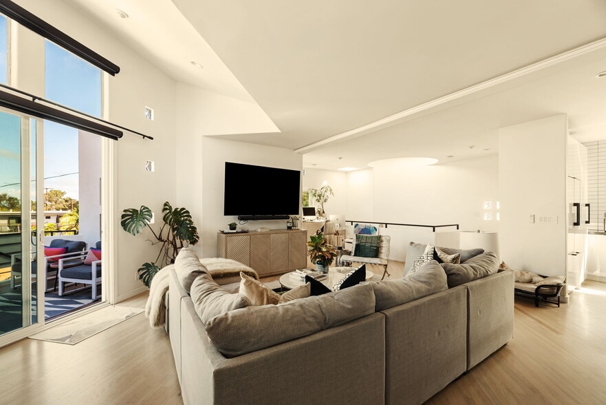 Building Photo - 610 9th St