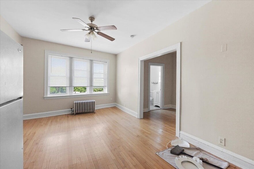 Building Photo - 1145 W Morse Ave