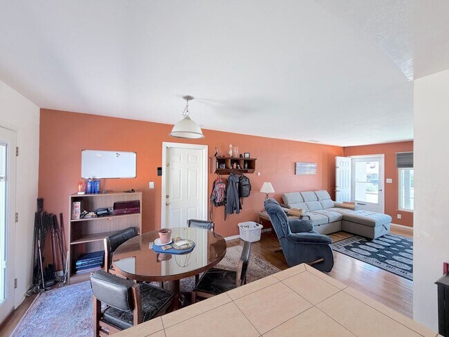 Building Photo - Charming 3 Bedroom, 2 Bathroom NE ABQ Home. Refrigerated Air! Spacious backyard. Near Uptown
