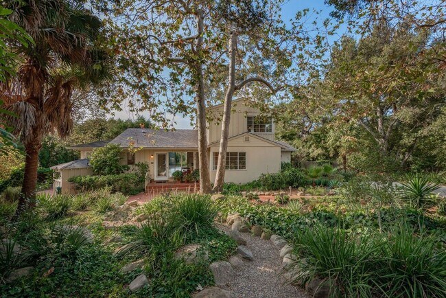 Building Photo - Located in the MUS - Unfurnished Serene El Bosque Home Available November