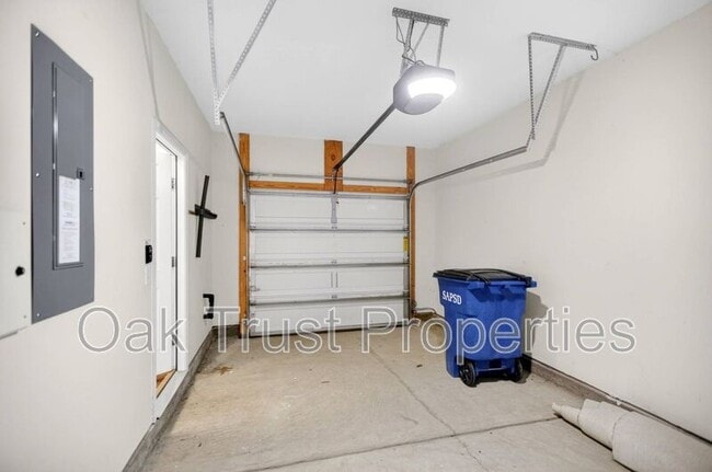 Building Photo - 854 Bibury Ct