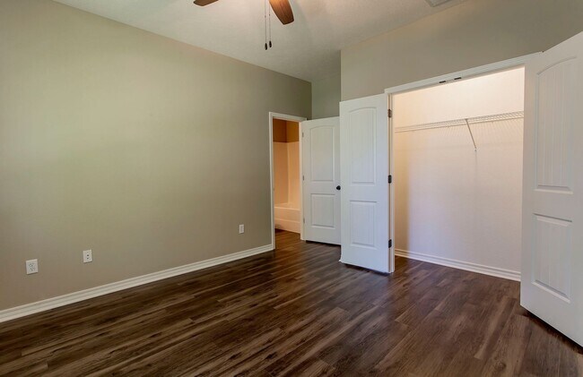 Building Photo - 3 Bed 3 Bath Home