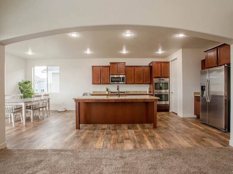 Building Photo - 87 E 460 N