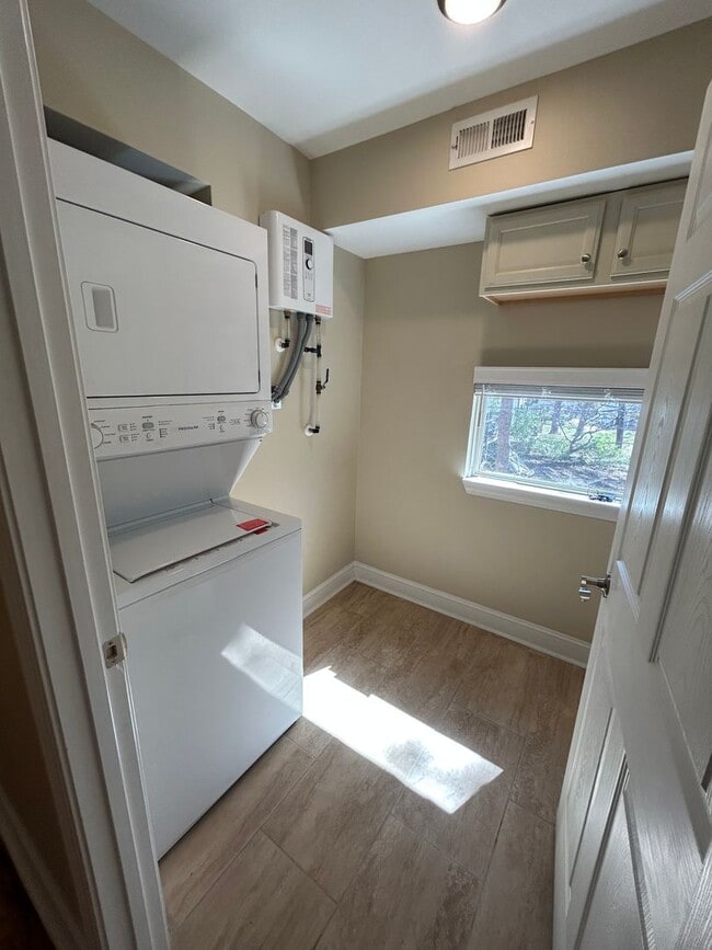 Building Photo - Downtown Morganton 3 Bedroom 2 Bath