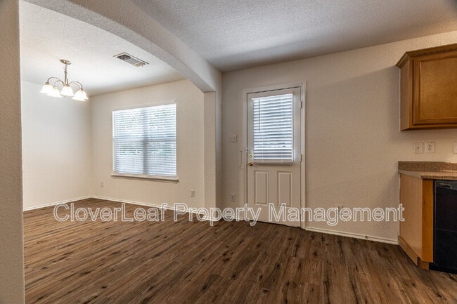 Building Photo - 446 S Water Ln
