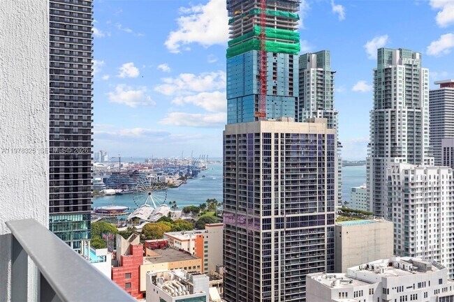 Building Photo - 121 NE 5th St