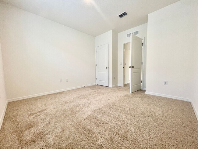 Building Photo - 5610 Galloping Dr