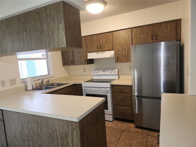 Building Photo - 3914 Gatewood Dr