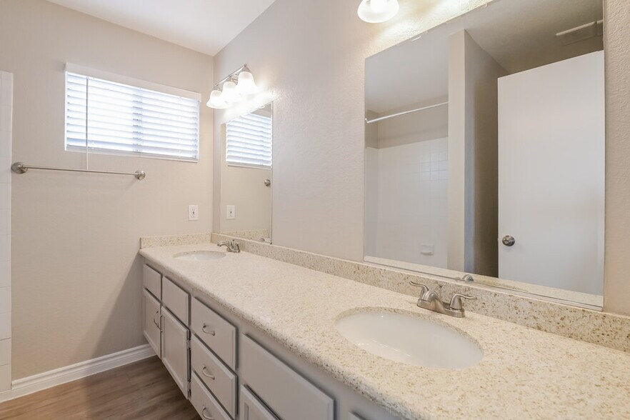 Building Photo - 824 Crabapple Dr