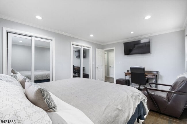 Building Photo - 401 US-22