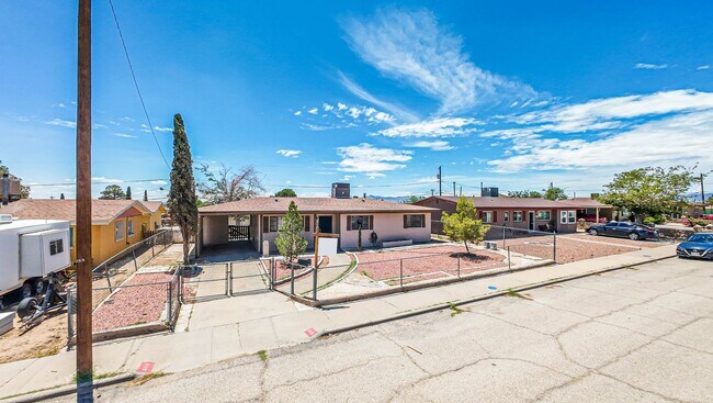 Building Photo - Beautiful 3 bed-1 bath house