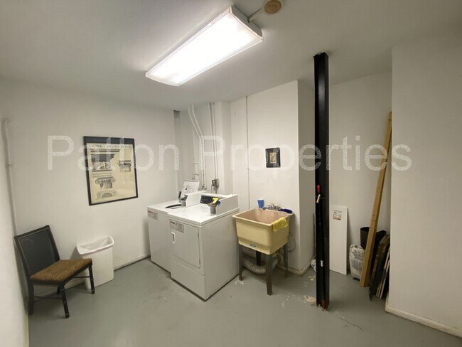 Building Photo - Five Points/ Wales Garden Condo