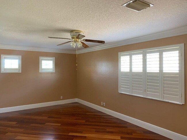 Building Photo - 3865 NW Deer Oak Dr