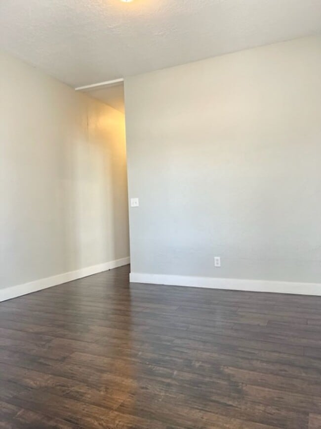 Building Photo - 576 N 400 W