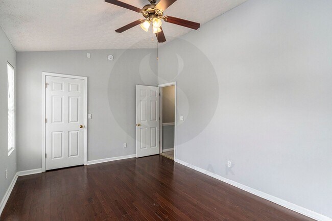 Building Photo - 3BR/2.5BA Townhouse Near Flat Shoals Parkway!