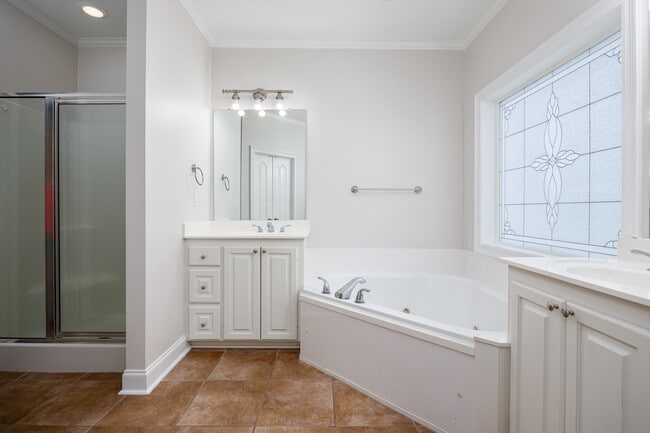 Building Photo - 14450 Lake Meadows Ct