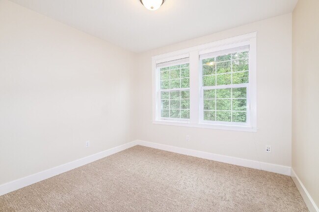 Building Photo - Beautiful Issaquah Highlands Home on Corner Lot with Greenbelt Views, Covered Porch and AC- AVAIL...