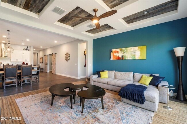 Building Photo - 6002 E Santa Cruz Dr