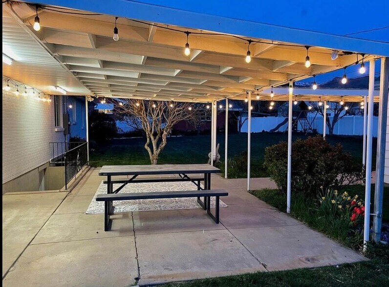 Building Photo - 4 E 1100 S