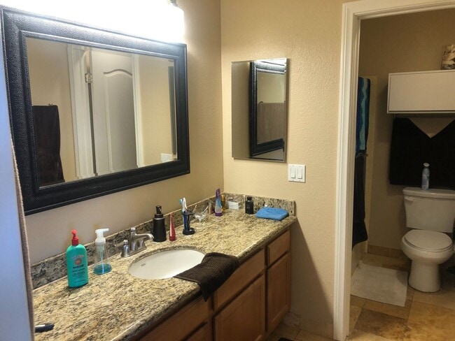 Building Photo - Ocean View 1 Bed/1 Bath in North Pacific Beach!