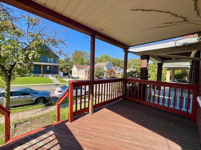 Building Photo - Unique Oakley Ranch!