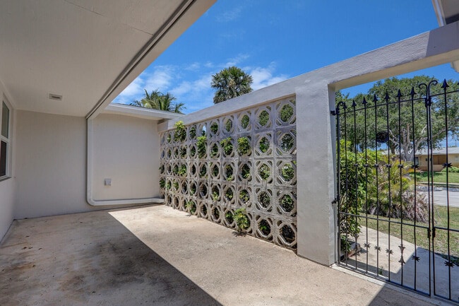 Building Photo - 3898 Holly Dr