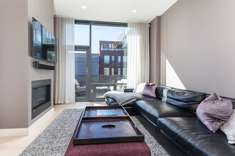 Building Photo - 32 Traveler St