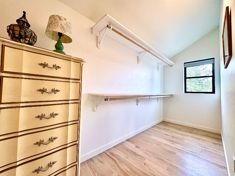 Building Photo - 1120 Holt Dr