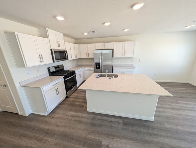 Building Photo - 5658 Mesa Sedona St