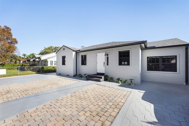 Building Photo - 3640 SW 13th St