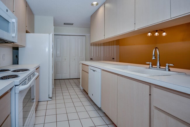 Building Photo - 504 Silverleaf Oak Ct