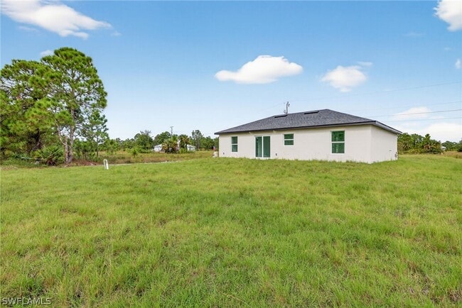 Building Photo - 1108 Eauclaire St E