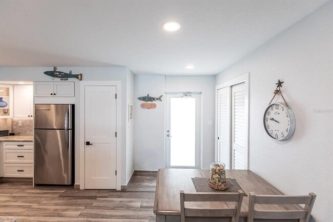 Building Photo - 6154 Midnight Pass Rd