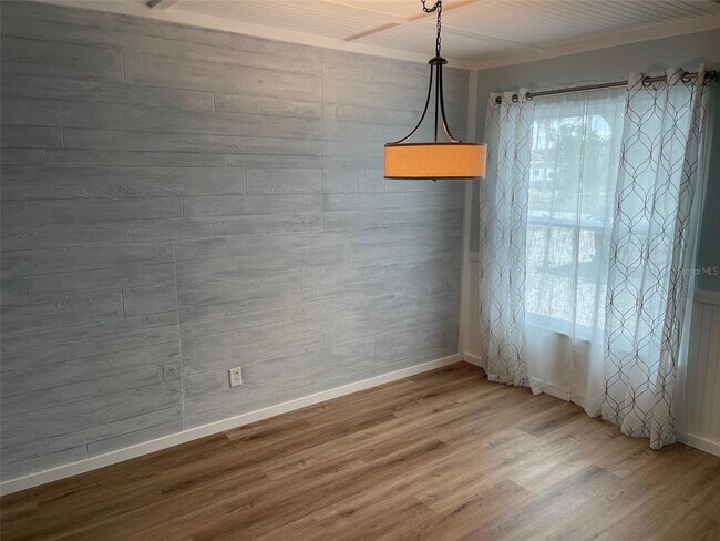 Building Photo - 6108 11th Ave W