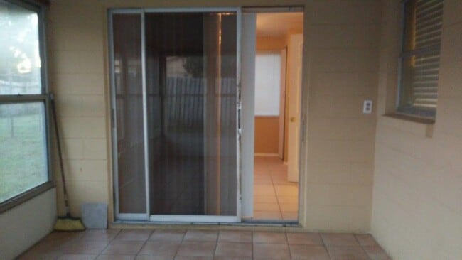 Building Photo - Charming 3/1.5/1 1000 Sq. Ft. home with a ...