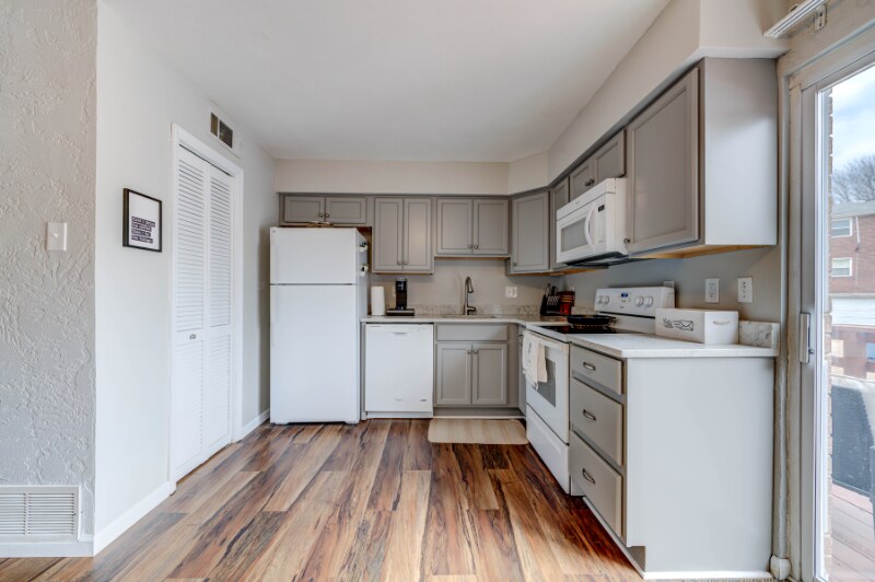 Building Photo - 10161 Squire Meadows Dr