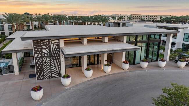 Building Photo - 6587 N Palmeraie Blvd