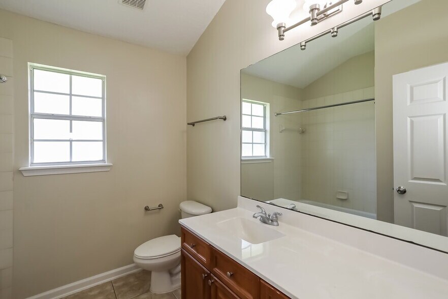 Building Photo - 1812 Creekwood Ln