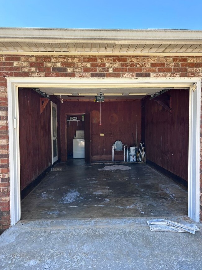 Building Photo - 1706 Danenhower Rd