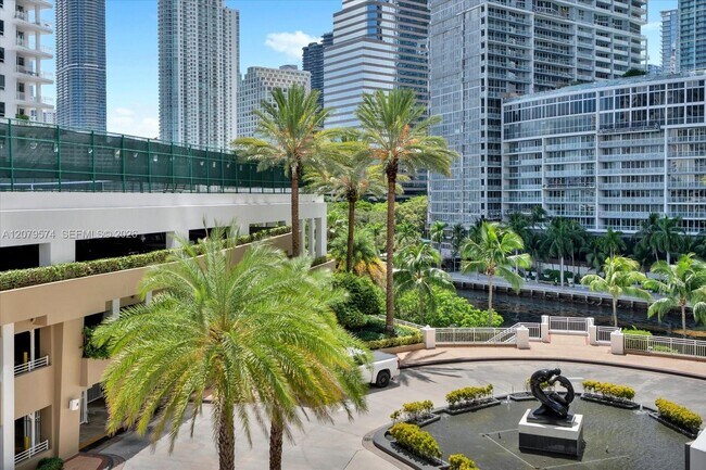 Building Photo - 901 Brickell Key Blvd