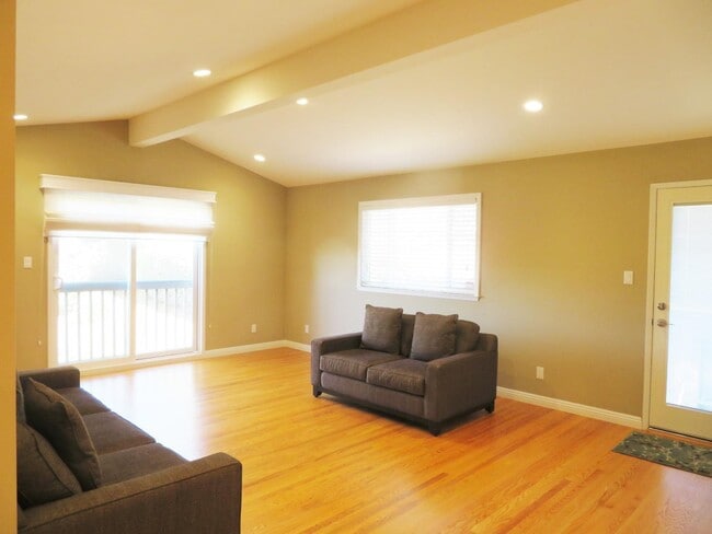 Building Photo - 3850 Madera Wy