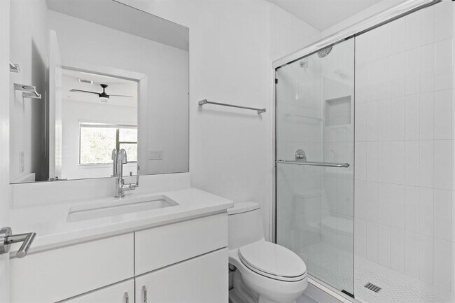 Building Photo - 1128 Chicon St