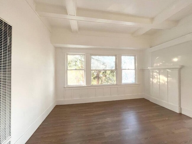 Building Photo - 2.0 bedroom in Los Angeles California 90037