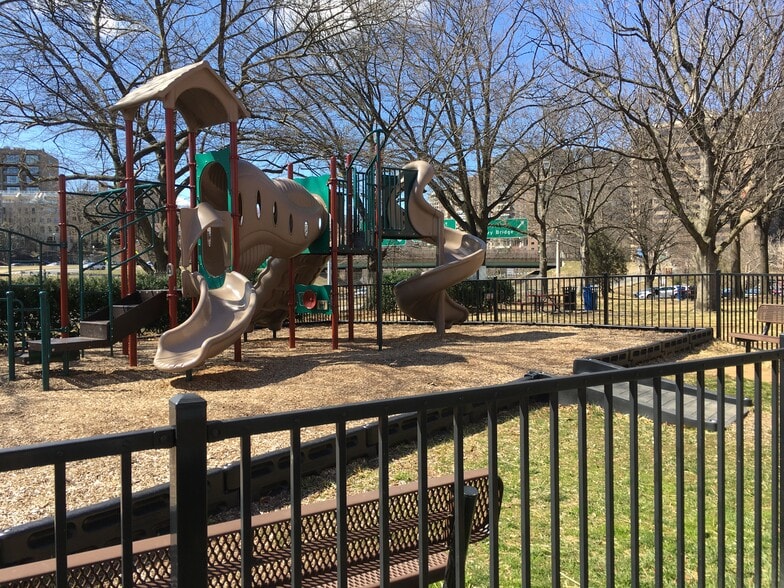 Building Photo - 1021 Arlington Blvd