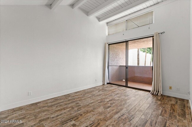 Building Photo - 7401 N Scottsdale Rd