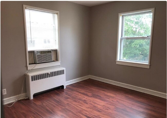 Building Photo - 302 Cattell Ave