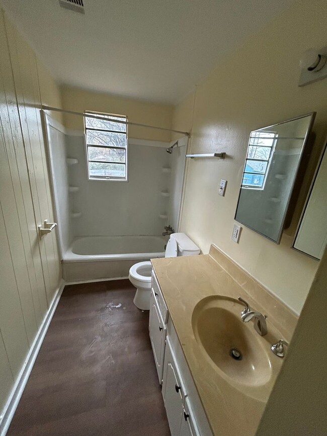 Building Photo - Home for rent